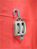 Vintage Block pulley w/hook.