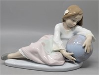 LLADRO World  of Fantasy #5943 Girl Figurine