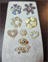 Several Gold/Silver Tone Vintage Brooches