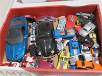 BOX OF HOTWHEELS & TOY CARS