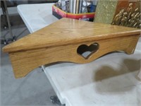 WOODEN OAK CORNER SHELF