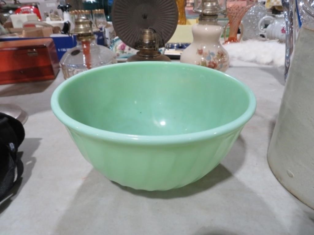 VINTAGE FIRE KING JADEITE MIXING BOWL