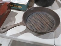 CAST IRON SKILLET 11 1/2 IN