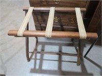 WOODEN LUGGAGE RACK