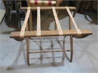 WOODEN LUGGAGE RACK