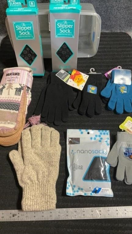 Various winter gloves, slipper socks