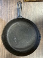10.5 inch cast iron frying pan / Ships