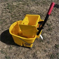 Rubbermaid Wave Braid Mop Bucket