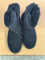 SIZE WOMEN'S 8 BY MUK LUKS / BLACK BOOTS USED
