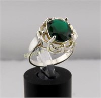 Ring Size 6.75 Green Glass *Glows Under Blacklight