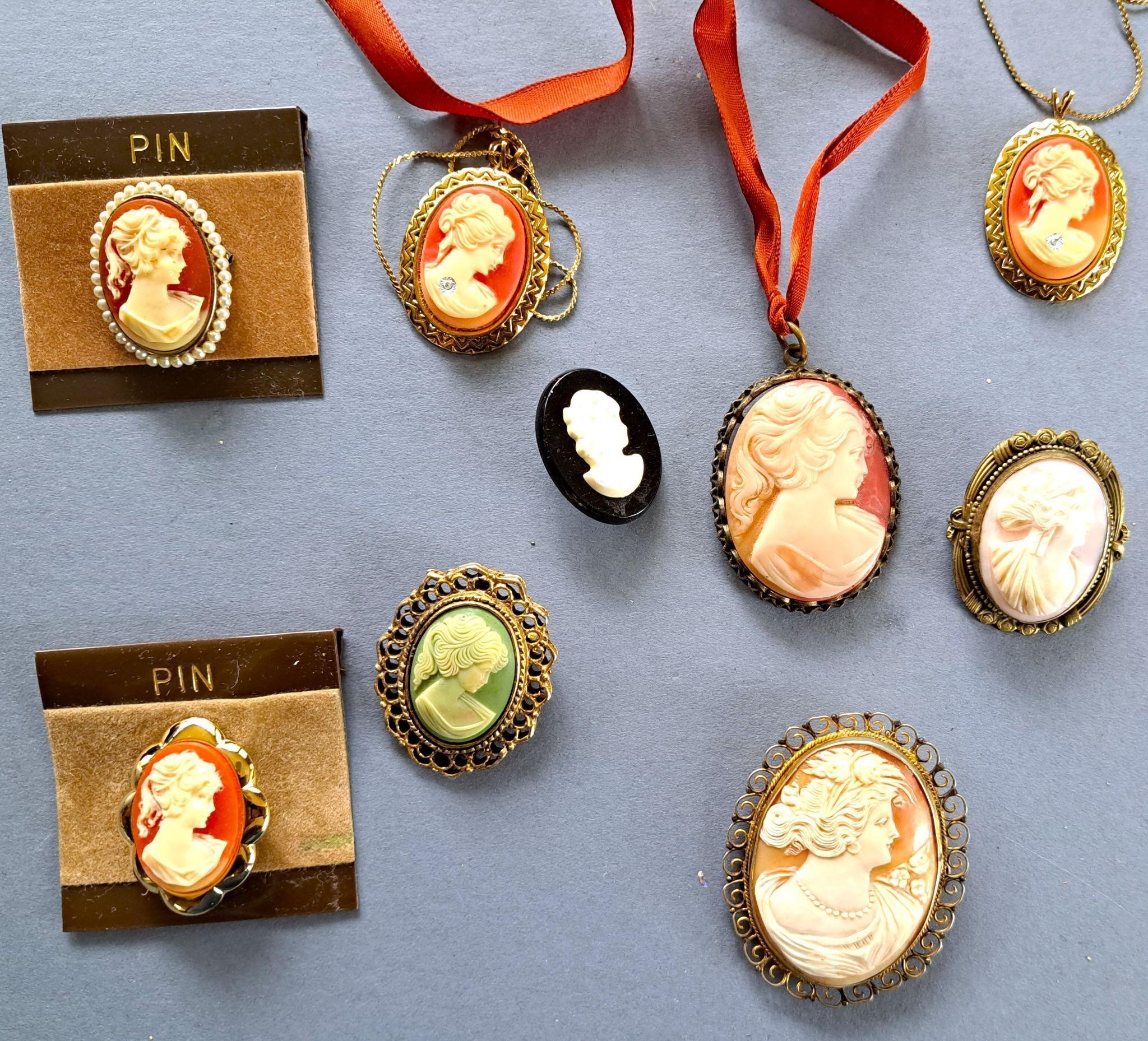 TRAY LOT ASSORTED CAMEO PENDANTS BROOCHES
