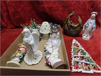Christmas figures/décor lot.