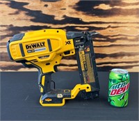 DeWalt 20v 18GA  Brad Nailer