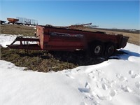 1580 Case International manure spreader; needs a f