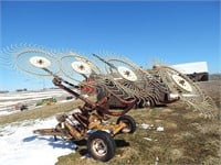 8 Wheel hay rack with hydraulics