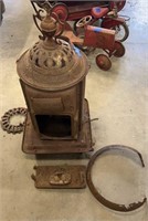 Globestove wood stove - rough shape, parts 
Base