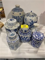 GROUP OF BLUE & WHITE CERAMICS