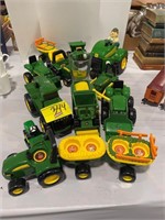 LARGE GROUP OF JOHN DEERE TOYS, COLLECTIBLES, ETC