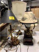GROUP OF TABLE LAMPS