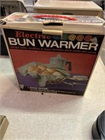 Electric bun warmer