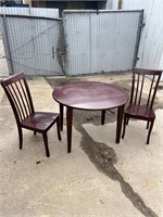 Small Kitchen Table w/Leaves  & 2 Chairs