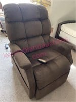 2023 Golden PR401 Lift Chair (nice) $1,100 retail