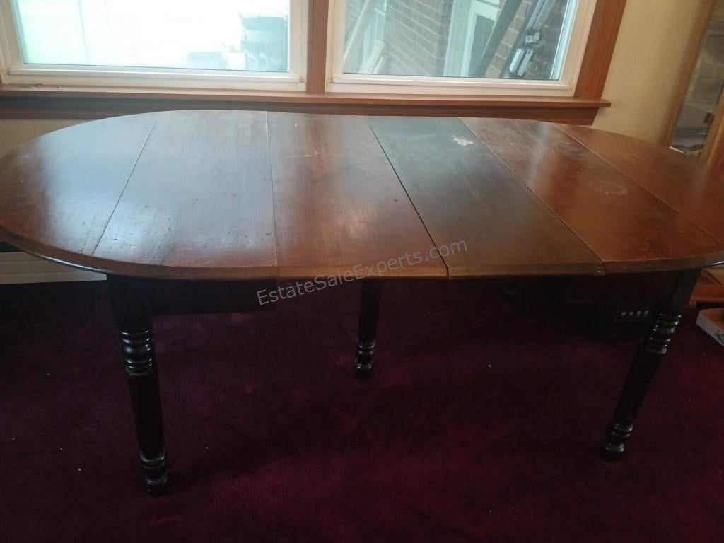 Dining Room Table w Drop Down Sides & Leafs