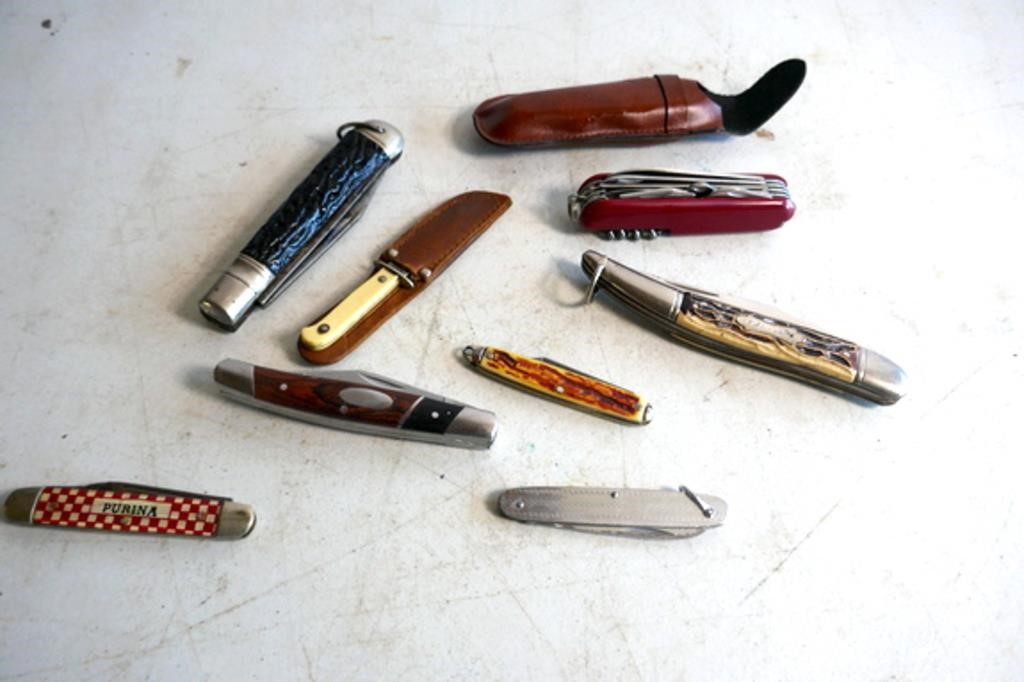 Quantity Pocket Knives, Swiss Army Knife, Etc.