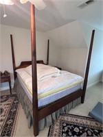 Vintage canopy bed (no canopy) poster bed