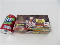 Boite avec paquets neufs de carte hockey, Topps