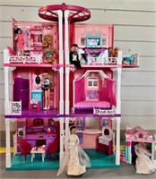 2013 Barbie Dreamhouse & Accessories