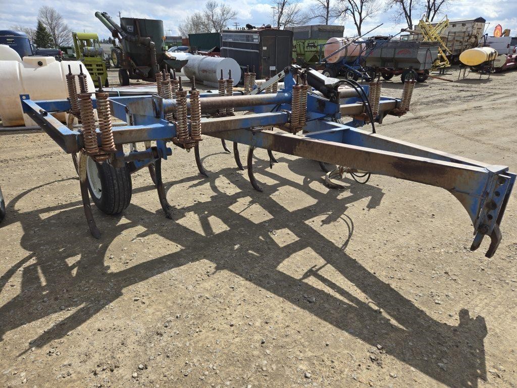 DMI Chisel plow pull type