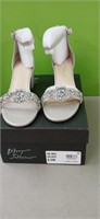 New 8.5W  Betsey Johnson Heeled sandals