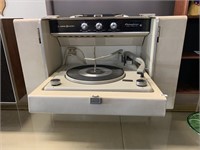 GE STEREOPHONIC TURNTABLE-WORKS