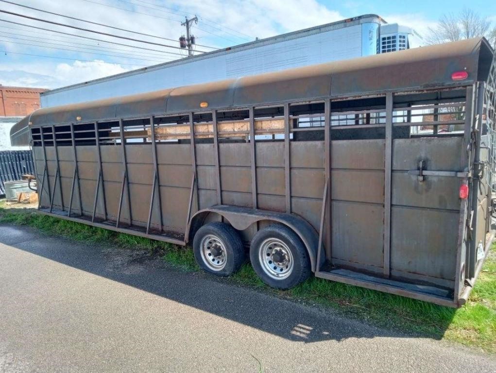36ft livestock trailer 6ft wide two cut gates new