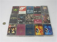 Cassettes audio vintages dont Queen, Big Ones et