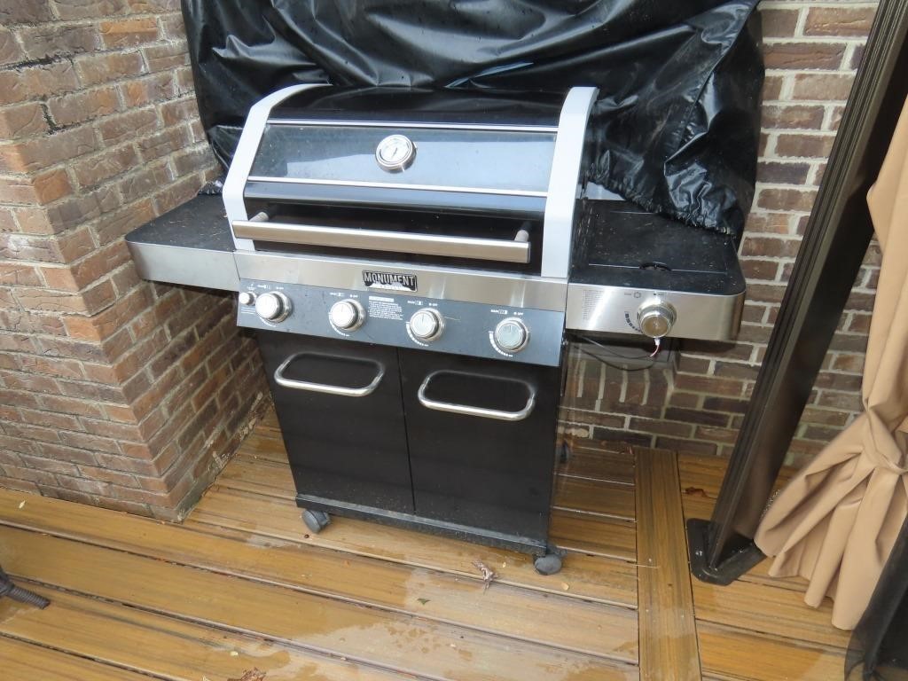 Monument Propane Gas Grill
