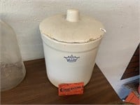 CROWN 1 GALLON RANSBOTTOM  CROCK WITH LID