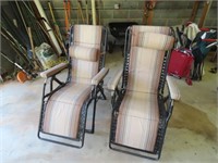 2 Reclining Yard Chairs