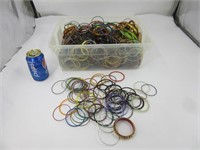 Gros lot de bracelets en métal