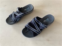Brand new women’s sketchers sandals, size 9