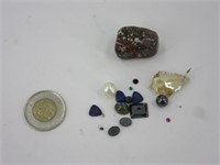 Plusieurs pierres en provenance de bijoux