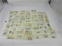+/- 50 enveloppes de timbres classées