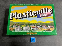 Plasticville USA  Railroad people new in box