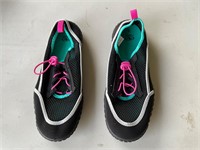 New women’s size 9 water shoes