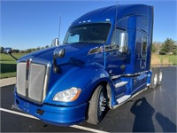 2022 Blue Kenworth Semi