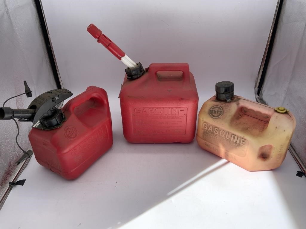 ASSORTED GAS CAN BUNDLE