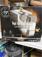 Nespresso Lattissama touch looks new in the box