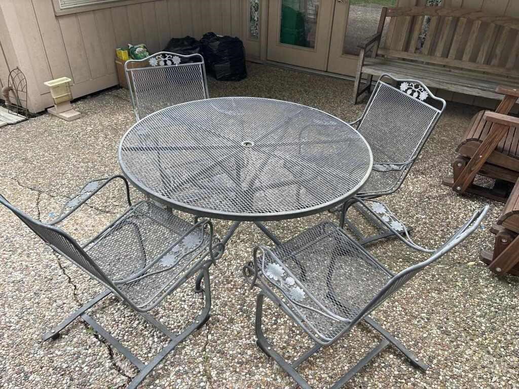 Outdoor Patio Table & Chairs Set