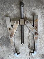 Vintage large gear/pulley puller & yoke